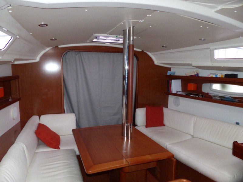 Oceanis 37 -28.jpg